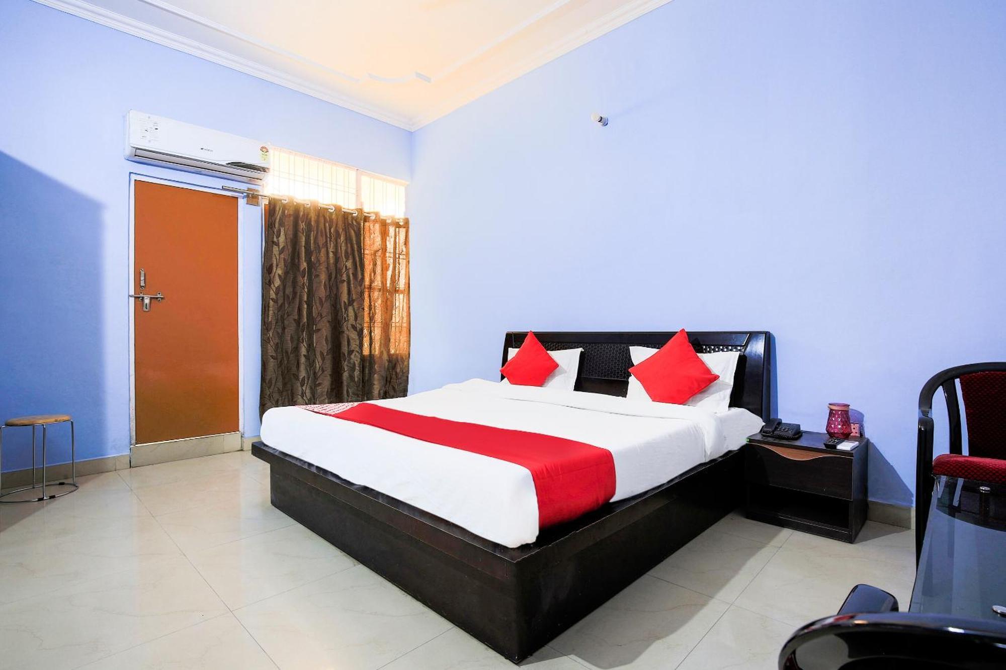 Oyo Flagship 37109 Mangalam Guest House Chinhat Exterior photo
