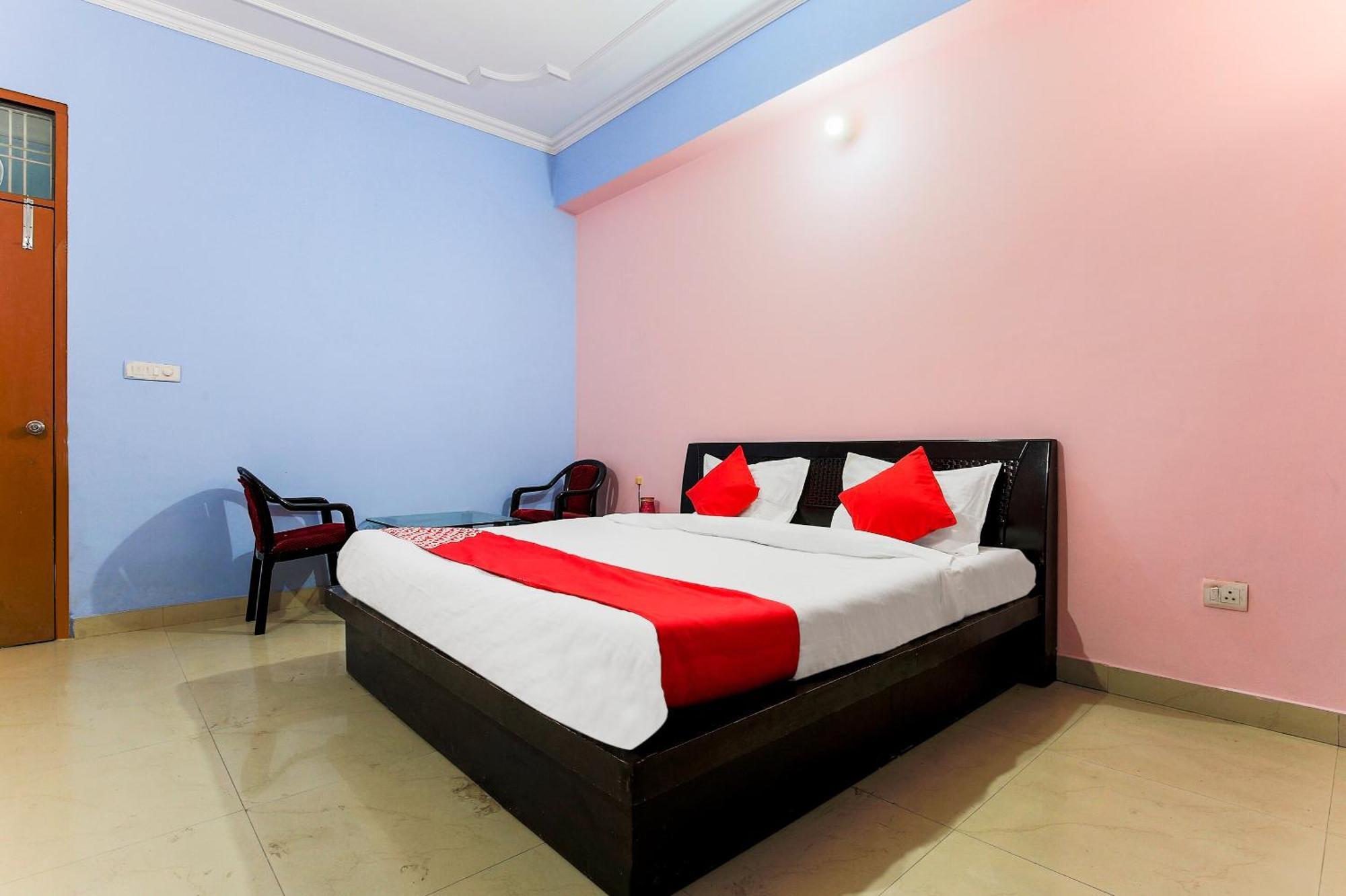 Oyo Flagship 37109 Mangalam Guest House Chinhat Exterior photo